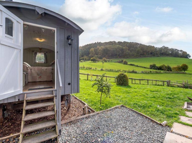 Ewe Retreat Shepherds Hut ヘレフォード エクステリア 写真